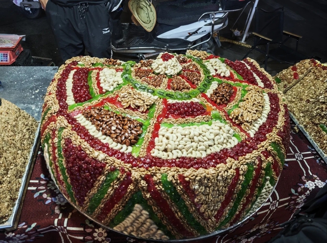 Sự thật về loại b&aacute;nh "s&aacute;t thủ v&iacute; tiền" nh&igrave;n đẹp như tranh, cắt một miếng "bay" ngay tiền triệu, kh&aacute;ch du lịch ngậm đắng nuốt cay- Ảnh 1.