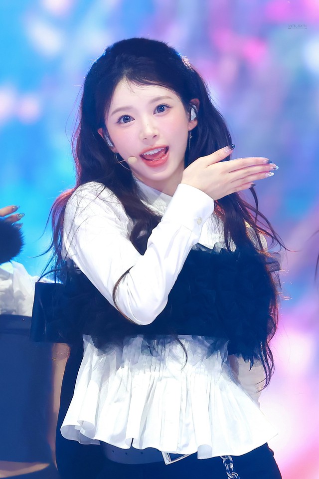 Ca khúc hot nhất lúc này: Mỹ nhân chỉ cần 3s nũng nịu làm cõi mạng phát cuồng, ai cũng muốn đu trend- Ảnh 2. Ca khúc hot nhất lúc này: Mỹ nhân chỉ cần 3s nũng nịu làm cõi mạng phát cuồng, ai cũng muốn đu trend- Ảnh 2.