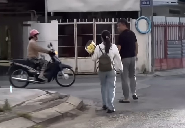 Con nuôi NSƯT Vũ Linh đến tận nhà cố nghệ sĩ Thương Tín, YouTuber không được vào quay chụp- Ảnh 1. Con nuôi NSƯT Vũ Linh đến tận nhà cố nghệ sĩ Thương Tín, YouTuber không được vào quay chụp- Ảnh 1.