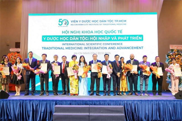 Viện Y Dược học Dân tộc TP. Hồ Chí Minh : Nửa thế kỷ khơi nguồn tinh hoa và hành trình nâng tầm Y học cổ truyền Việt- Ảnh 4. Viện Y Dược học Dân tộc TP. Hồ Chí Minh : Nửa thế kỷ khơi nguồn tinh hoa và hành trình nâng tầm Y học cổ truyền Việt- Ảnh 4.