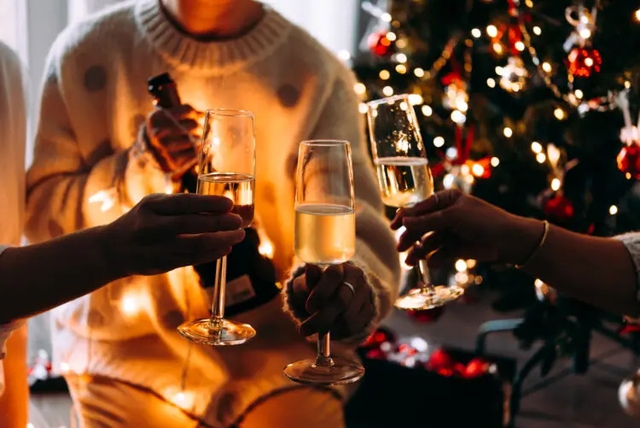 Sau một đ&ecirc;m Noel vui qu&aacute; ch&eacute;n, điều cơ thể thật sự cần kh&ocirc;ng phải l&agrave; 