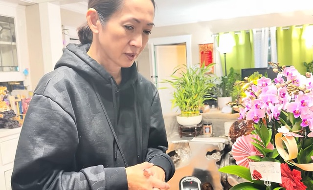 Nữ ca sĩ xinh đẹp phải nghỉ h&aacute;t 10 năm: Đau đớn, run rẩy, đi lại kh&oacute; khăn- Ảnh 2.