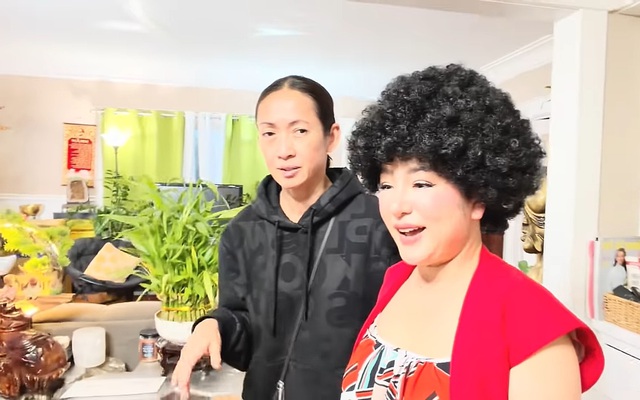 Nữ ca sĩ xinh đẹp phải nghỉ h&aacute;t 10 năm: Đau đớn, run rẩy, đi lại kh&oacute; khăn- Ảnh 1.