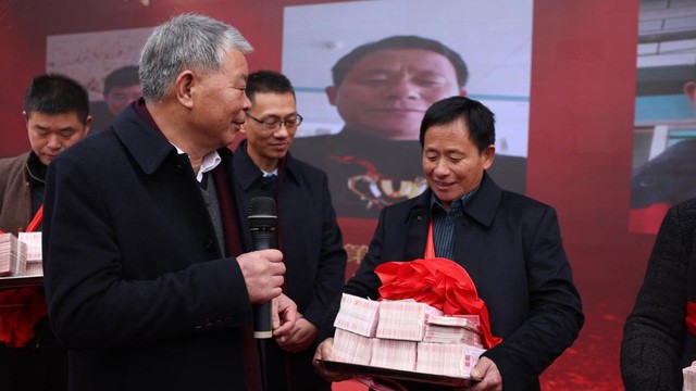 Xôn xao vụ một nông dân trồng lúa nhận 2 tỷ tiền thưởng Tết từ công ty- Ảnh 2.