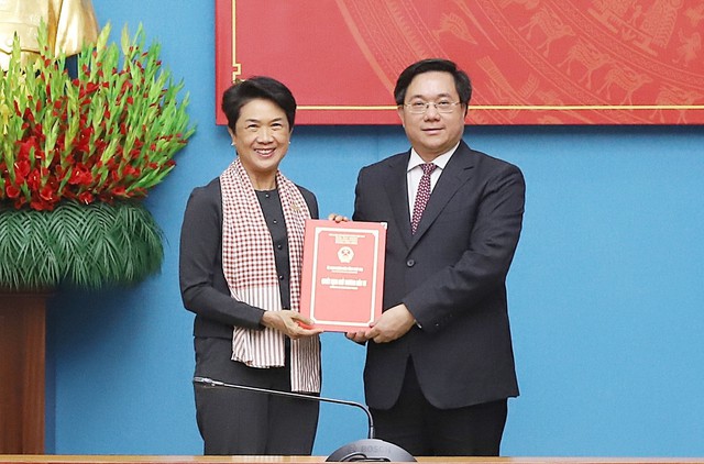 UBND tỉnh Ph&uacute; Thọ trao chứng nhận đầu tư cho Tập đo&agrave;n Amata của Th&aacute;i Lan đầu tư v&agrave;o Khu c&ocirc;ng nghiệp Đoan H&ugrave;ng.