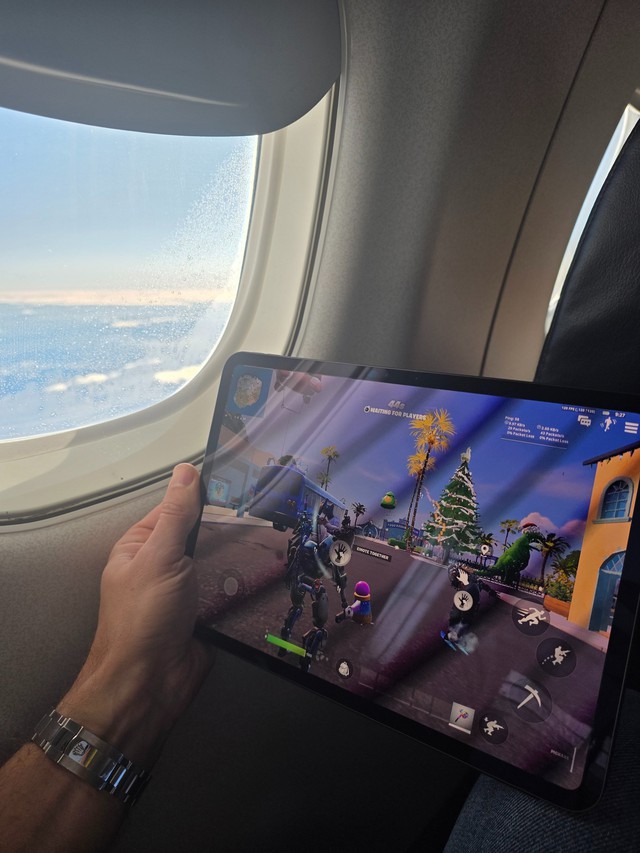 Nhờ Elon Musk, game thủ ngày nay đã có thể chơi game online "không giật, lag" ở độ cao 9.000 mét- Ảnh 1. Nhờ Elon Musk, game thủ ngày nay đã có thể chơi game online "không giật, lag" ở độ cao 9.000 mét- Ảnh 1.