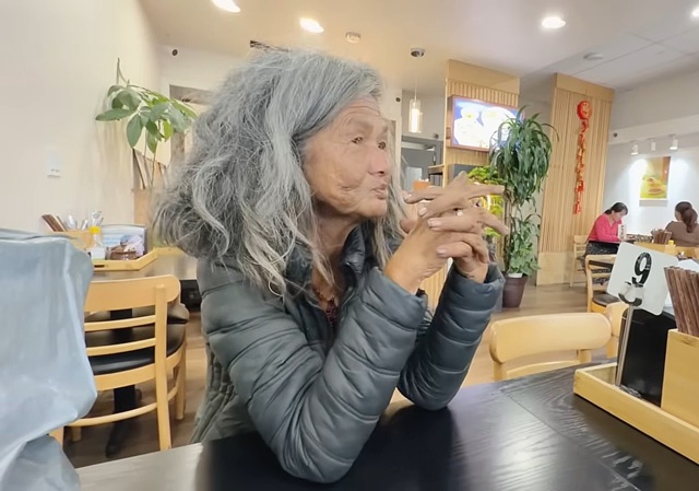 T&igrave;nh cảnh x&oacute;t xa của mỹ nh&acirc;n hải ngoại h&oacute;a đi&ecirc;n, đ&agrave;n em: "T&ocirc;i hết hồn hết v&iacute;a"- Ảnh 2.