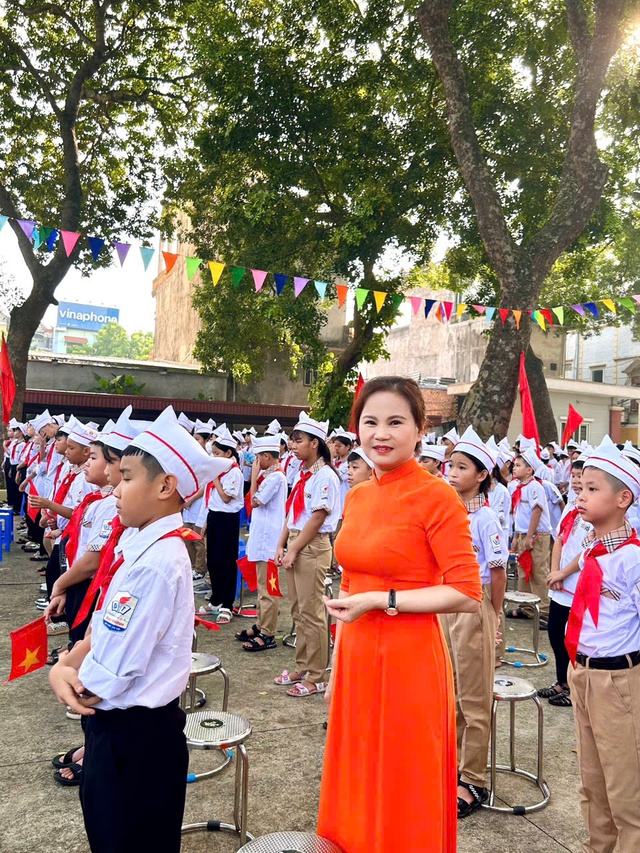 Quản l&yacute; học sinh theo phương ph&aacute;p t&iacute;ch cực kh&ocirc;ng phải l&agrave; nhiệm vụ nhất thời, m&agrave; l&agrave; h&agrave;nh tr&igrave;nh d&agrave;i l&acirc;u của sự ki&ecirc;n nhẫn, thấu hiểu v&agrave; tin tưởng.