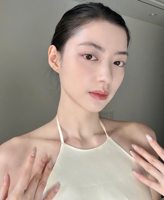 5 tu&yacute;p kem chống nắng n&acirc;ng tone gi&aacute; dễ thở, chất lượng được khen nhất năm 2025- Ảnh 1.