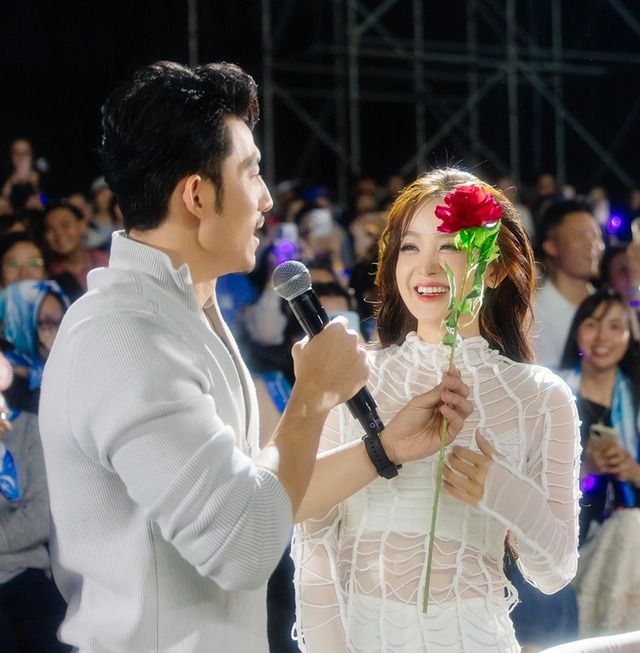 Li&ecirc;n Bỉnh Ph&aacute;t n&oacute;i về t&igrave;nh y&ecirc;u: Kh&ocirc;ng giấu, cũng kh&ocirc;ng khoe&hellip; y&ecirc;u l&agrave; chuyện của hai người- Ảnh 7.