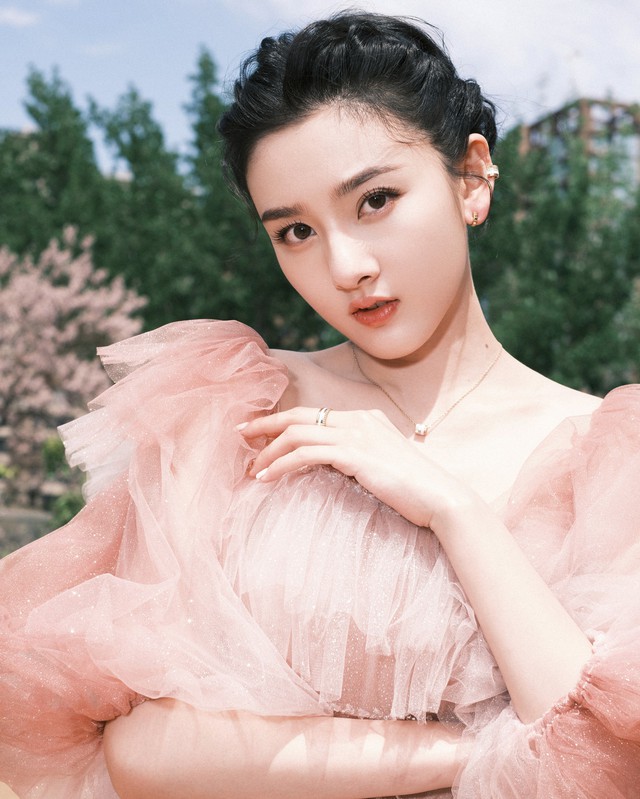 Nhân trung giọt nước chuẩn Trung Hoa khiến chị em phát sốt, người khen kẻ chê "chắc hứng nước luôn được"- Ảnh 3.