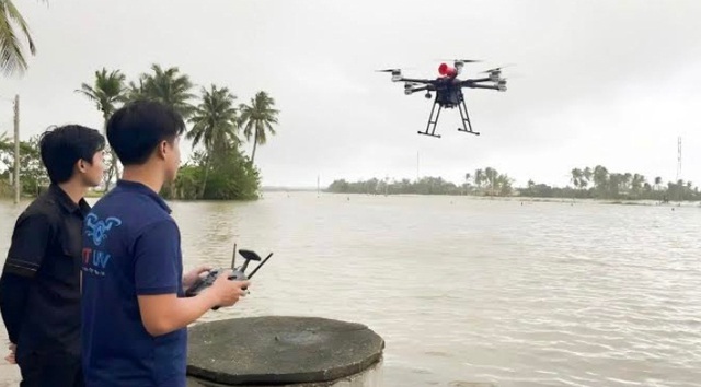 Hoạt động d&ugrave;ng UAV cứu trợ v&ugrave;ng lũ. Ảnh: CT Group.