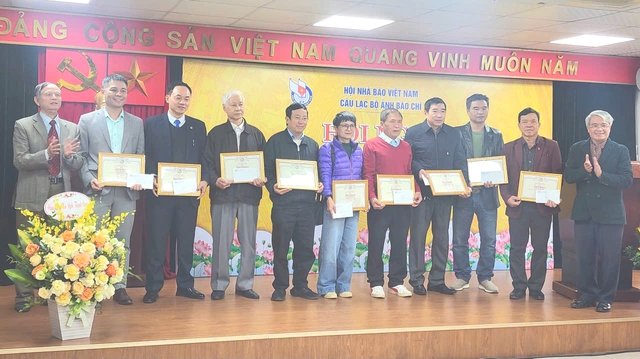 Câu lạc bộ Ảnh báo chí – Hội Nhà báo Việt Nam tổng kết hoạt động năm 2025- Ảnh 4. Câu lạc bộ Ảnh báo chí – Hội Nhà báo Việt Nam tổng kết hoạt động năm 2025- Ảnh 4.