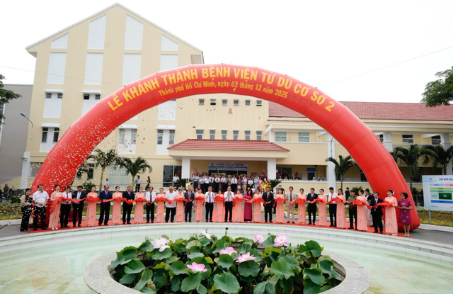 Nhìn lại 10 dấu ấn nổi bật của ngành y tế Tp. Hồ Chí Minh năm 2025: Bước chuyển mình của một siêu đô thị y tế- Ảnh 2. Nhìn lại 10 dấu ấn nổi bật của ngành y tế Tp. Hồ Chí Minh năm 2025: Bước chuyển mình của một siêu đô thị y tế- Ảnh 2.
