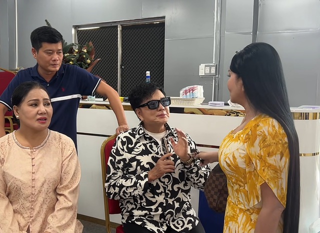 Nữ NSƯT từ Mỹ về bị &ocirc;ng tr&ugrave;m Điền Qu&acirc;n Khương Dừa bắt nộp phạt 5 triệu đồng- Ảnh 2.