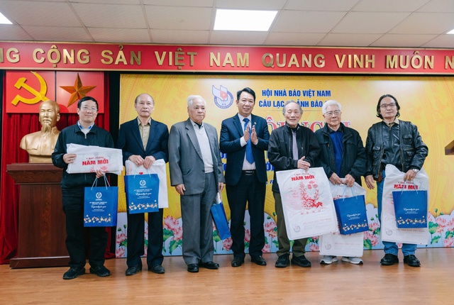 Câu lạc bộ Ảnh báo chí – Hội Nhà báo Việt Nam tổng kết hoạt động năm 2025- Ảnh 3. Câu lạc bộ Ảnh báo chí – Hội Nhà báo Việt Nam tổng kết hoạt động năm 2025- Ảnh 3.