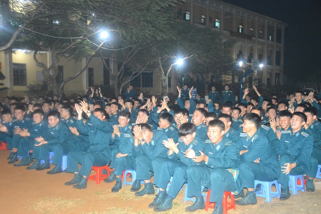 Học viện Phòng không-Không quân: Sôi nổi hội thi tiếng Anh - “Happy New Year”- Ảnh 5. Học viện Phòng không-Không quân: Sôi nổi hội thi tiếng Anh - “Happy New Year”- Ảnh 5.