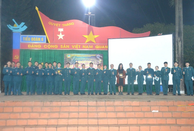 Học viện Phòng không-Không quân: Sôi nổi hội thi tiếng Anh - “Happy New Year”- Ảnh 7. Học viện Phòng không-Không quân: Sôi nổi hội thi tiếng Anh - “Happy New Year”- Ảnh 7.