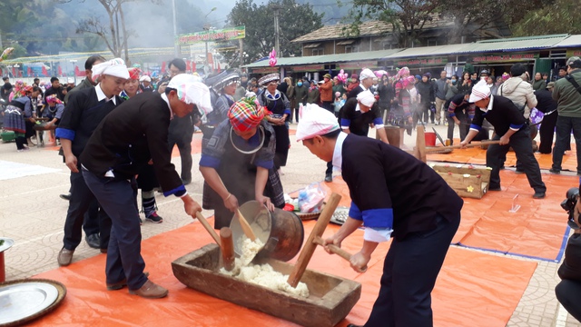 L&ecirc;n M&ugrave; Cang Chải xem hội Kh&egrave;n M&ocirc;ng, ngắm hoa Tớ D&agrave;y v&agrave; nghe lời tỏ t&igrave;nh m&ugrave;a xu&acirc;n- Ảnh 4.