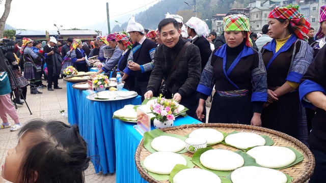 L&ecirc;n M&ugrave; Cang Chải xem hội Kh&egrave;n M&ocirc;ng, ngắm hoa Tớ D&agrave;y v&agrave; nghe lời tỏ t&igrave;nh m&ugrave;a xu&acirc;n- Ảnh 5.