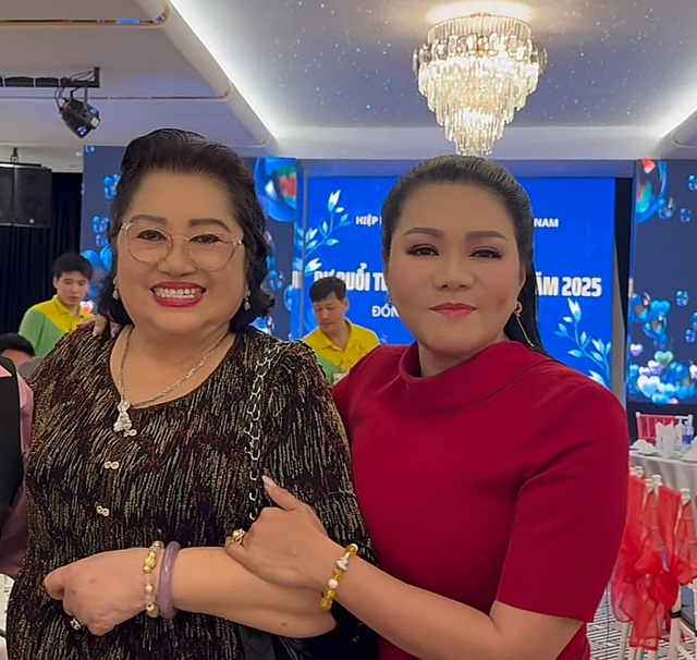 Nữ đại gia quyền lực khiến 1 NSƯT d&ugrave; bận đi show vẫn phải tới dự tiệc- Ảnh 1.