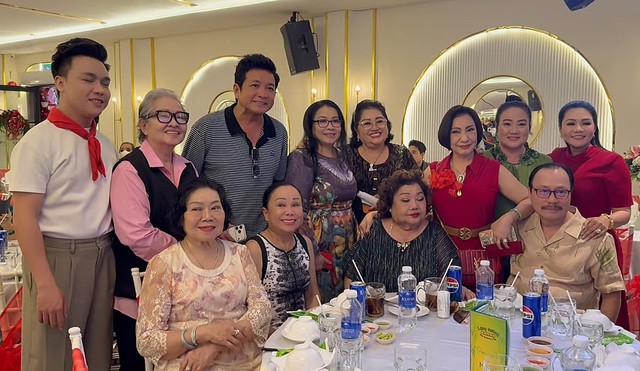 Nữ đại gia quyền lực khiến 1 NSƯT d&ugrave; bận đi show vẫn phải tới dự tiệc- Ảnh 2.