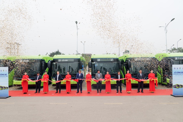 Liên Ninh vừa đổi 100% đội xe sang buýt điện VinFast là "ai"? - Ảnh 1.