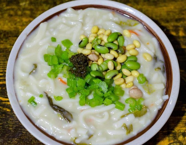 Kh&ocirc;ng chỉ c&oacute; hoa mẫu đơn, Lạc Dương c&ograve;n giấu 6 thức qu&agrave; qu&ecirc; d&acirc;n d&atilde; nhưng "cuốn" v&ocirc; c&ugrave;ng, m&oacute;n số 4 đ&uacute;ng chuẩn "cơm nh&agrave; mẹ nấu"- Ảnh 2.