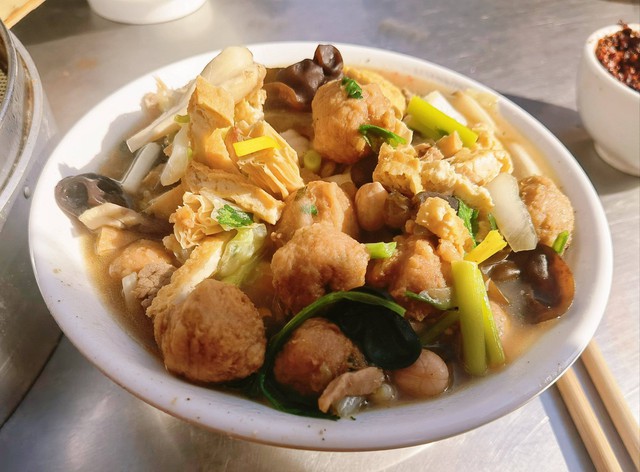 Kh&ocirc;ng chỉ c&oacute; hoa mẫu đơn, Lạc Dương c&ograve;n giấu 6 thức qu&agrave; qu&ecirc; d&acirc;n d&atilde; nhưng "cuốn" v&ocirc; c&ugrave;ng, m&oacute;n số 4 đ&uacute;ng chuẩn "cơm nh&agrave; mẹ nấu"- Ảnh 1.