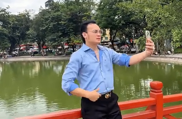 Nam NSƯT nổi danh miền Nam từ Mỹ về nước, ra Hà Nội "trả lễ"- Ảnh 1. Nam NSƯT nổi danh miền Nam từ Mỹ về nước, ra Hà Nội "trả lễ"- Ảnh 1.