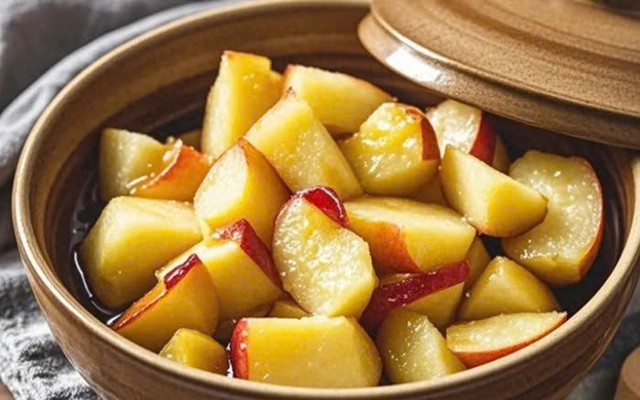 Đừng ăn táo sống nữa! Táo hấp với một thứ vừa bơm collagen vừa giảm mỡ bụng, người già lẫn trẻ nhỏ đều mê- Ảnh 1. Đừng ăn táo sống nữa! Táo hấp với một thứ vừa bơm collagen vừa giảm mỡ bụng, người già lẫn trẻ nhỏ đều mê- Ảnh 1.