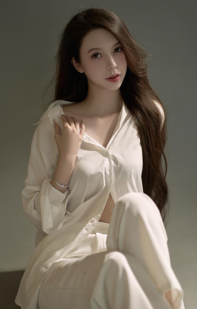 Cô gái công khai nắm tay, tình tứ với Huỳnh Anh đang viral là ai?- Ảnh 12.