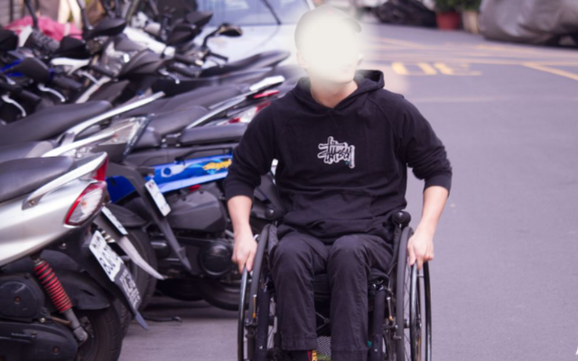 Đưa 185 tỷ đồng tiền đền bù bảo hiểm cho cha mẹ giữ hộ, người con tàn tật chết lặng khi phát hiện ra sự thật- Ảnh 1. Đưa 185 tỷ đồng tiền đền bù bảo hiểm cho cha mẹ giữ hộ, người con tàn tật chết lặng khi phát hiện ra sự thật- Ảnh 1.