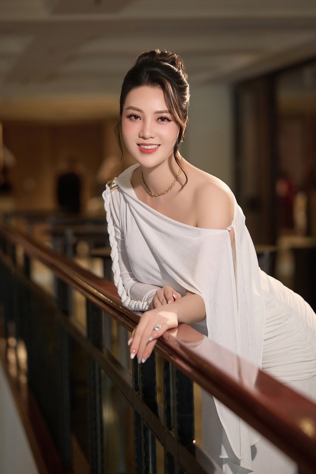 MC - Á hậu lấy chồng là đại gia kín tiếng, đẹp xuất sắc sau 2 tháng sinh con ở tuổi U40- Ảnh 1. MC - Á hậu lấy chồng là đại gia kín tiếng, đẹp xuất sắc sau 2 tháng sinh con ở tuổi U40- Ảnh 1.