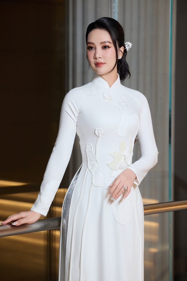 &Aacute; hậu Thụy V&acirc;n xuất hiện xinh đẹp sau gần 1 năm b&iacute; mật sinh con lần 2- Ảnh 5.