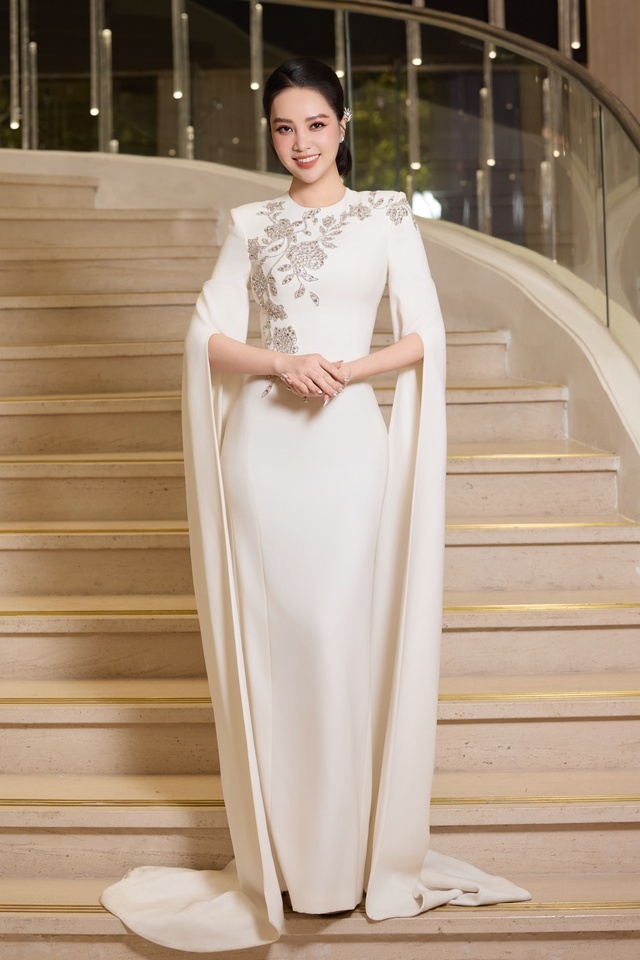 &Aacute; hậu Thụy V&acirc;n xuất hiện xinh đẹp sau gần 1 năm b&iacute; mật sinh con lần 2- Ảnh 7.