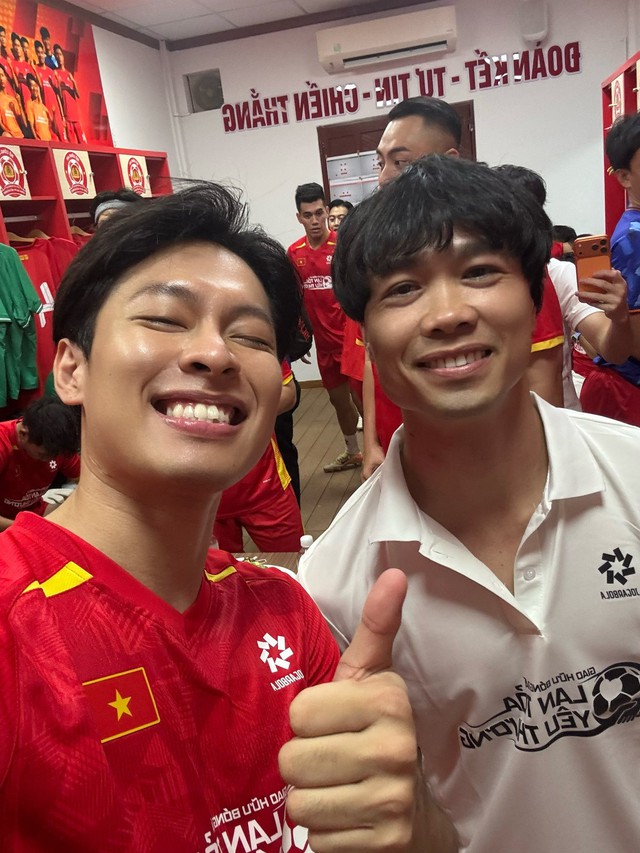 Nam rapper khoe ảnh với dàn cầu thủ nổi tiếng nhất Việt Nam Công Phượng, Văn Toàn, có cả một HLV cực hot- Ảnh 2.