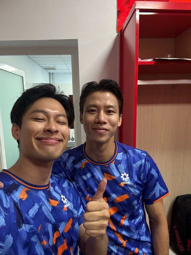 Nam rapper khoe ảnh với d&agrave;n cầu thủ nổi tiếng nhất Việt Nam C&ocirc;ng Phượng, Văn To&agrave;n, c&oacute; cả một HLV cực hot- Ảnh 7.