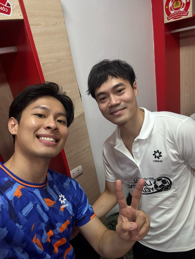 Nam rapper khoe ảnh với d&agrave;n cầu thủ nổi tiếng nhất Việt Nam C&ocirc;ng Phượng, Văn To&agrave;n, c&oacute; cả một HLV cực hot- Ảnh 4.