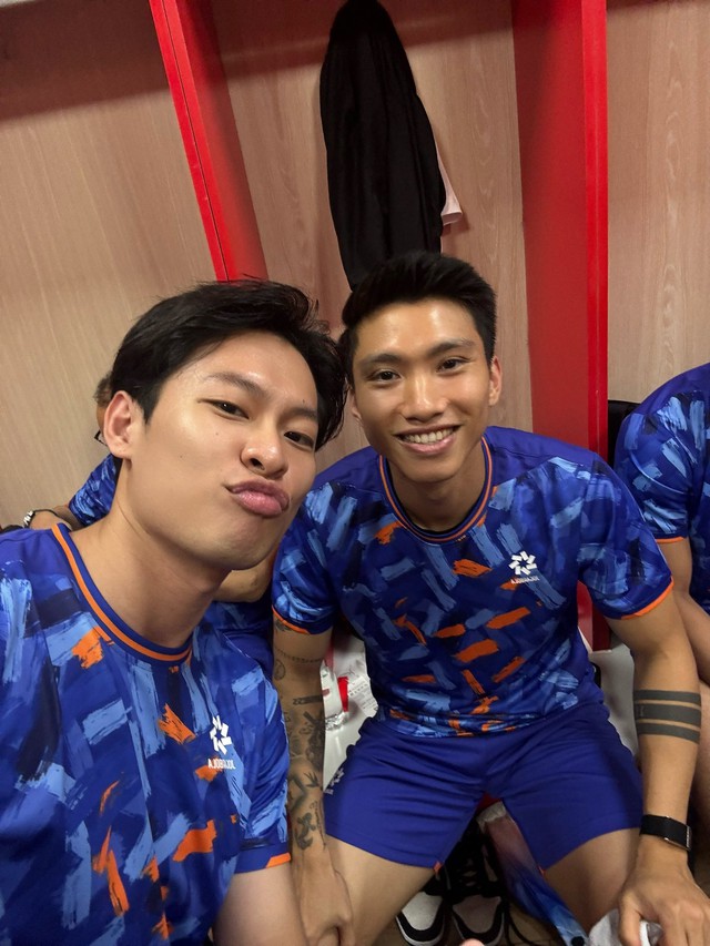 Nam rapper khoe ảnh với d&agrave;n cầu thủ nổi tiếng nhất Việt Nam C&ocirc;ng Phượng, Văn To&agrave;n, c&oacute; cả một HLV cực hot- Ảnh 6.