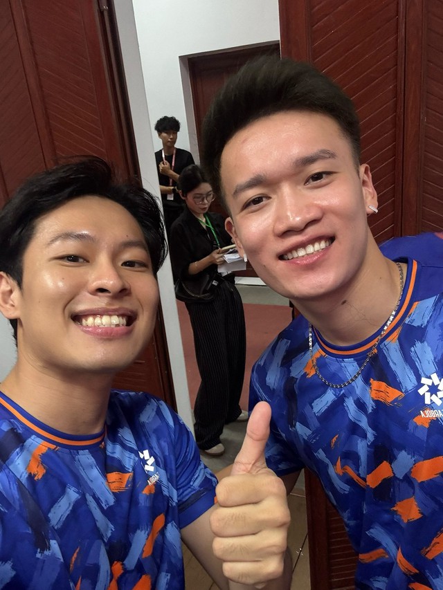 Nam rapper khoe ảnh với d&agrave;n cầu thủ nổi tiếng nhất Việt Nam C&ocirc;ng Phượng, Văn To&agrave;n, c&oacute; cả một HLV cực hot- Ảnh 8.