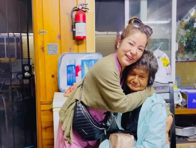 Nữ nghệ sĩ nổi danh: "Người ta cứ tự gửi tiền về t&agrave;i khoản t&ocirc;i, tổng cộng 10 ngh&igrave;n đ&ocirc;"- Ảnh 1.