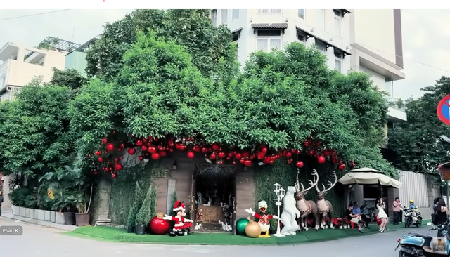 Đ&agrave;m Vĩnh Hưng l&agrave;m điều cuối c&ugrave;ng ở biệt thự vừa b&aacute;n, được chủ cho ở nhờ đến hết Tết Nguy&ecirc;n đ&aacute;n- Ảnh 1.