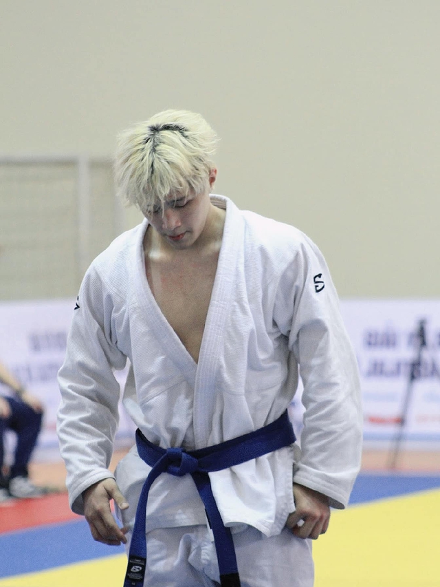 Trai đẹp tuyển v&otilde; Việt Nam dự SEA Games 33: Visual cực phẩm, body 6 m&uacute;i cuồn cuộn- Ảnh 6.