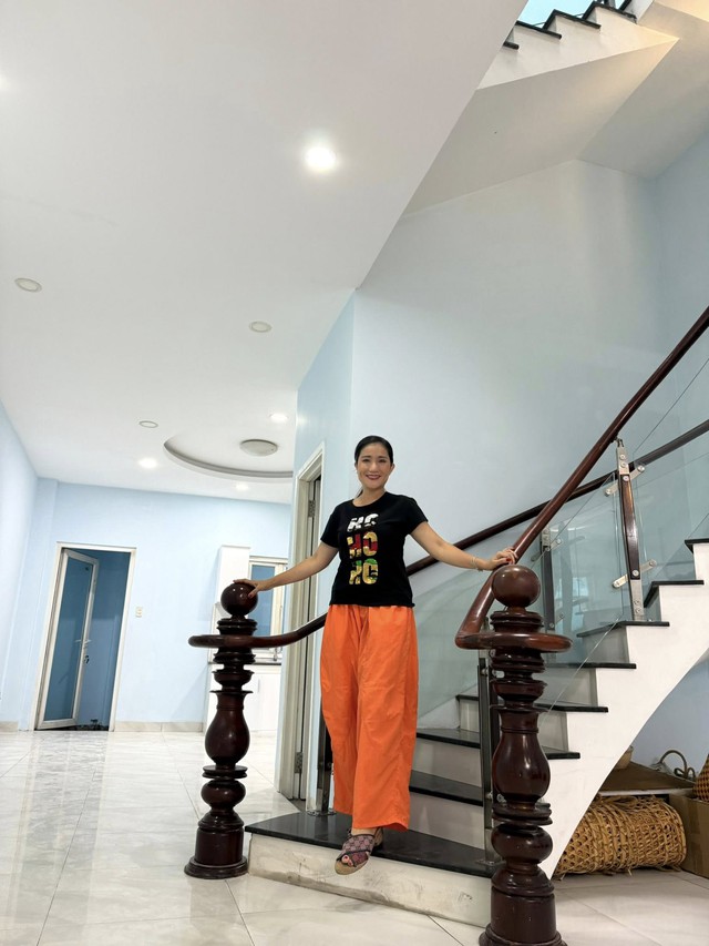 L&yacute; do mẹ đơn th&acirc;n l&agrave; NSƯT h&agrave;ng đầu miền Nam rao b&aacute;n nh&agrave;, &ocirc; t&ocirc;, quần &aacute;o?- Ảnh 1.