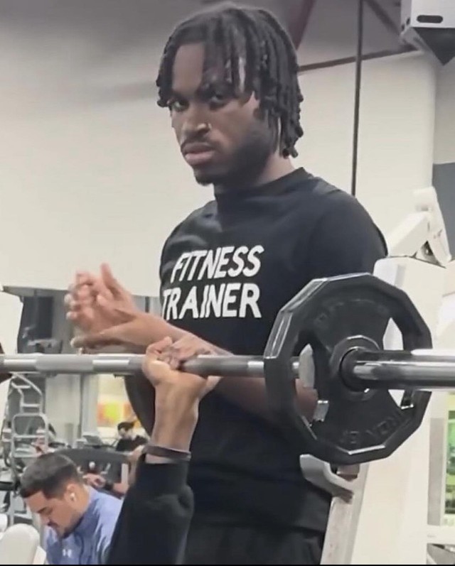 Sự thật đau đầu về "anh da đen bận rộn nhất hành tinh" làm 1001 nghề đang viral nhất mạng- Ảnh 2. Sự thật đau đầu về "anh da đen bận rộn nhất hành tinh" làm 1001 nghề đang viral nhất mạng- Ảnh 2.