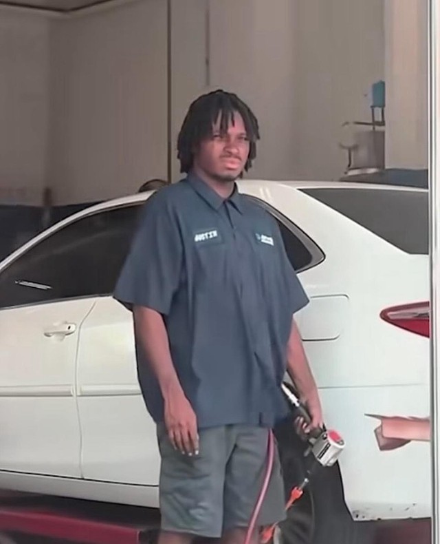 Sự thật đau đầu về "anh da đen bận rộn nhất hành tinh" làm 1001 nghề đang viral nhất mạng- Ảnh 1. Sự thật đau đầu về "anh da đen bận rộn nhất hành tinh" làm 1001 nghề đang viral nhất mạng- Ảnh 1.