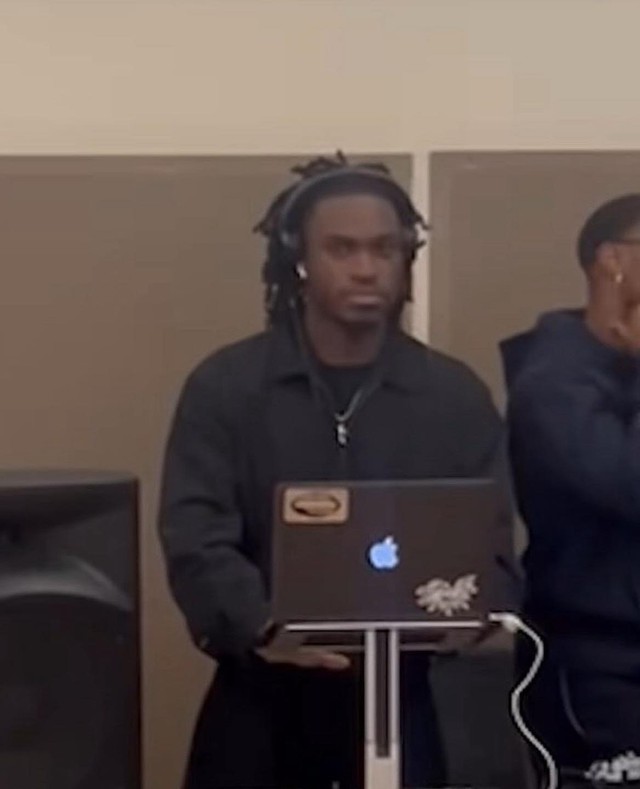 Sự thật đau đầu về "anh da đen bận rộn nhất hành tinh" làm 1001 nghề đang viral nhất mạng- Ảnh 3. Sự thật đau đầu về "anh da đen bận rộn nhất hành tinh" làm 1001 nghề đang viral nhất mạng- Ảnh 3.