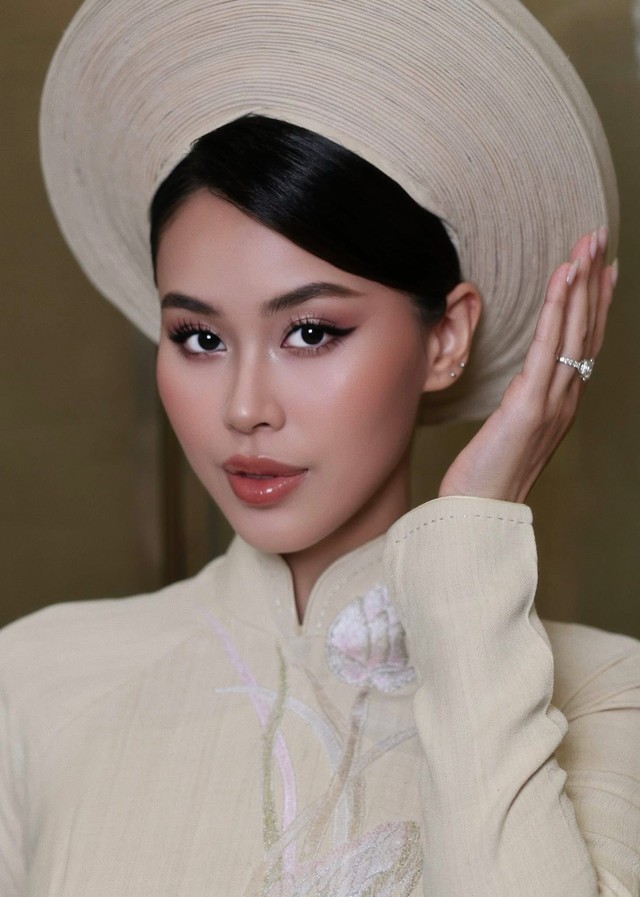 Áo dài cưới của Tiên Nguyễn được làm từ tơ sen hiếm bậc nhất Việt Nam!- Ảnh 1.