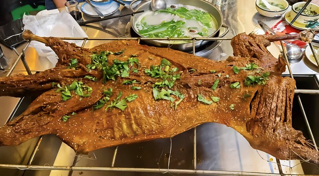 Đến Thổ Lỗ Phồn mà chưa ăn 6 món này thì coi như chưa đến: Ngon quên lối về, chỉ nhìn ảnh thôi đã "sôi sục" bao tử!- Ảnh 1.